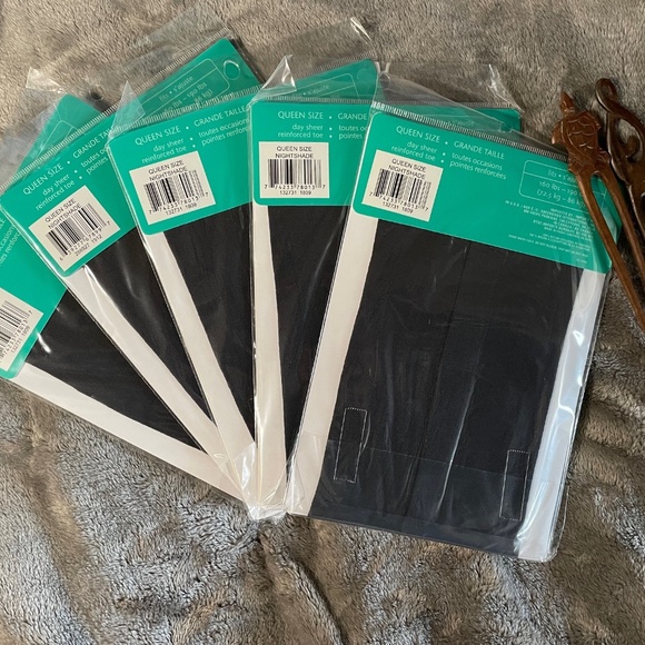 5 Pair of Sophi Queen Size Pantyhose. Colour Night Shade. - Picture 2 of 6